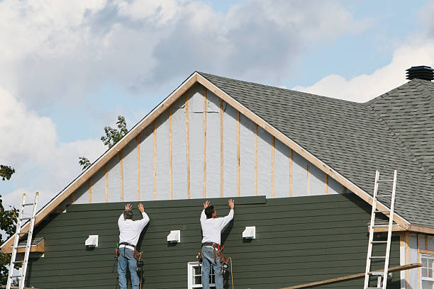 Professional Vinyl Siding technician working in Manor, TX